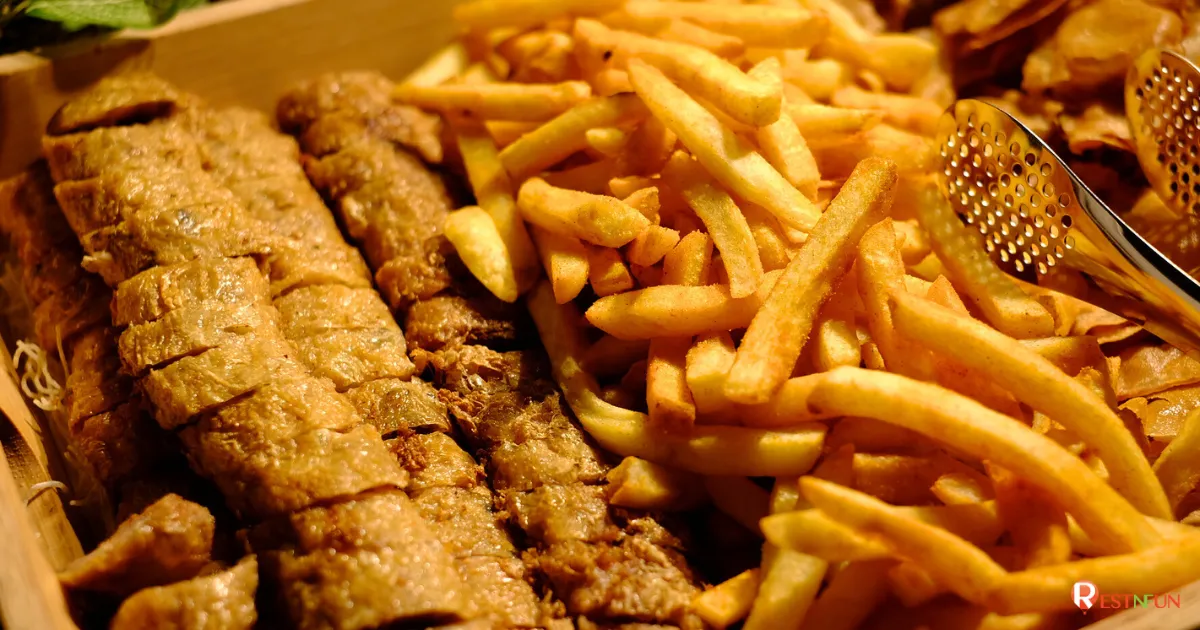 เมนูอาหารสุดอร่อย เติมได้ไม่อั้นบนเรือสำราญ Sawasdee Chaophraya dinner cruise in Bangkok